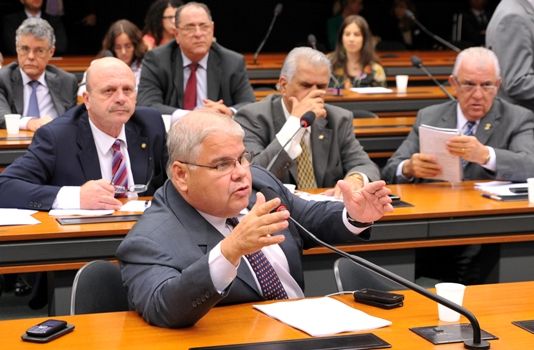 O deputado Lúcio Vieira quer câmeras em aviões de passageiros e de cargas