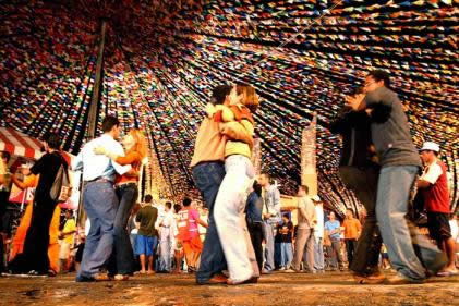 Programação terá muito arrasta pé nas 100 horas de forró (Foto: Reprodução / Google)