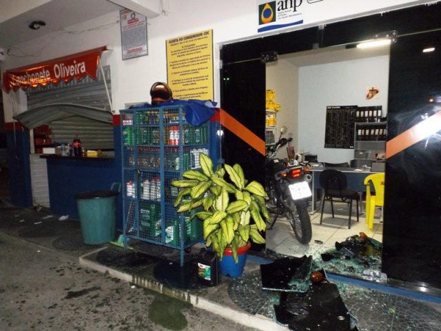 Não havia dinheiro no cofre do posto de combustível.