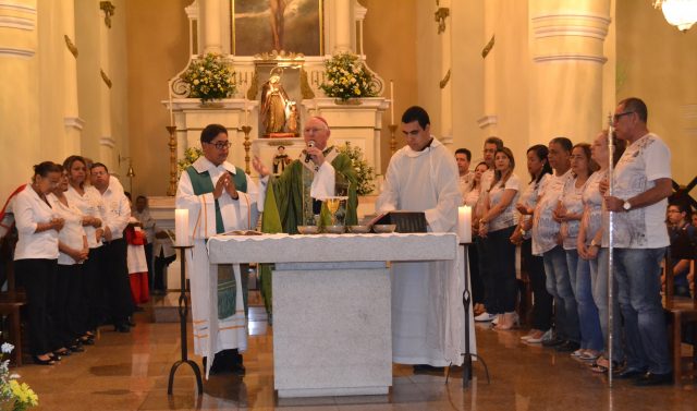 Missa solene de anúncio da Festa de Sant’Ana 2015 foi celebrada por Dom Itamar Vian. Foto: Olá Bahia