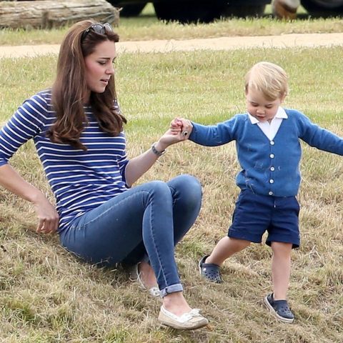 Príncipe George - Look despojado para assistir jogo de pólo (Foto: Divulgação)