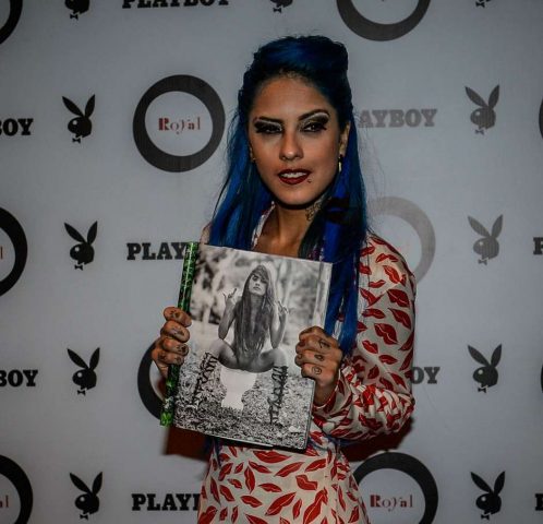 Tati Zaqui exibe foto de seu ensaio para a Playboy. Foto: Francisco Cepeda / AgNews