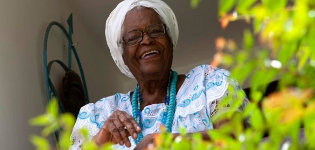 Mãe Stella é ialorixá do terreiro Ilê Axé Opô Afonjá. Foto: aratuonline.com.br.