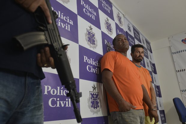 Manoel da Paz, 46 anos, nega saber do sequestro, e Inael de Jesus 'cuidava' da vítima. Foto: Betto Jr.
