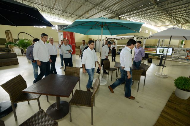 Prefeito ACM Neto realiza vistoria dos novos quiosques da orla Foto: Divulgação/Valter Pontes - Agecom