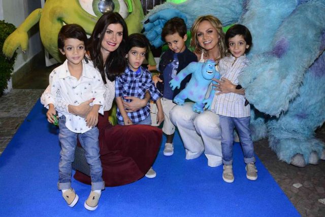 Eliana e Arthur com Isabella Fiorentino e seus trigêmeos Bernardo, Lorenzo e Nicholas. Foto: Leo Franco/AgNews