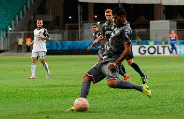Bahia voltou a jogar com uniforme "de aço" (Foto: Mauro Akin Nassor)