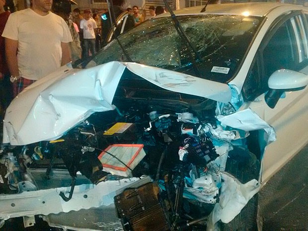 Pessoas que estavam nos carros também se machucaram. Foto: Blog Rodrigo Ferraz.