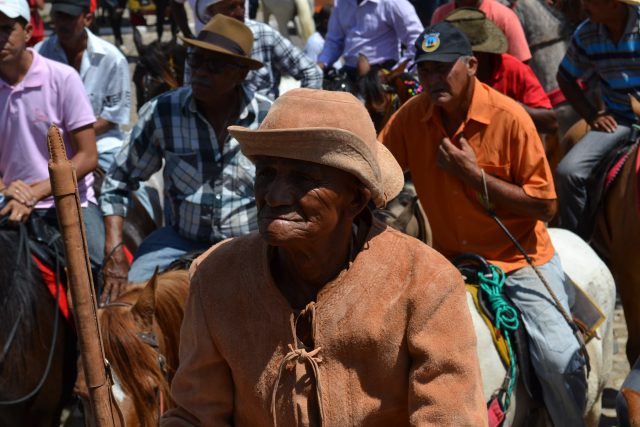 Seu José Ribeiro, que só é conhecido no local como Zezé Bosta Seca, é o fundador da festa no distrito. Foto: Olá Bahia