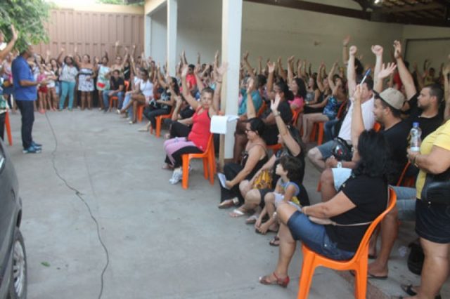 Em assembleia falaram sobre a última rodada de negociações, quando o prefeito não atendeu as reivindicações da categoria (Foto: Divulgação / Brumado Notícias)