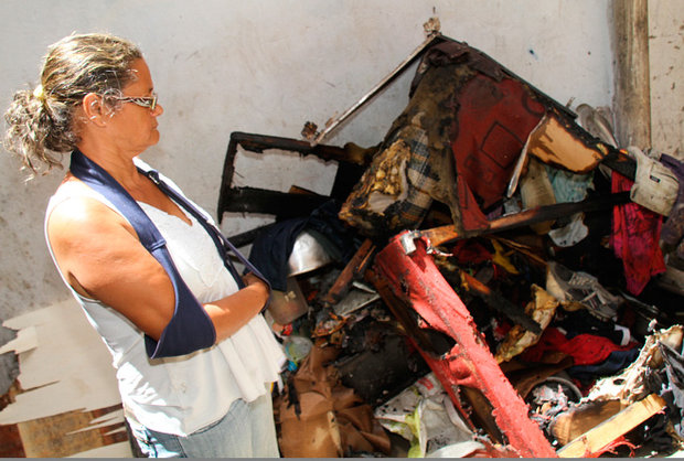 "Foi tudo muito rápido, o fogo tomou a casa toda de uma vez só", conta Zenaide Silva. Foto: Evandro Veiga