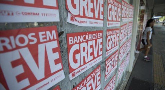 Categoria está em greve desde o dia 6 de outubro. Foto: teixeiranews.com.br.