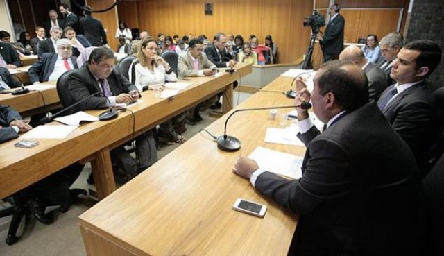 Comissão Mista da Assembleia Legislativa leu o relatório sobre o projeto nesta quarta (14). Foto: Luciano da Matta.