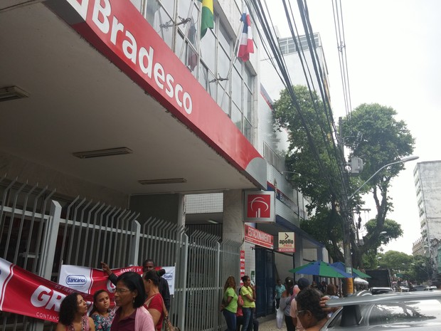 Greve é realizada desde o dia 6 de outubro. Foto: Juliana Almirante/ G1.
