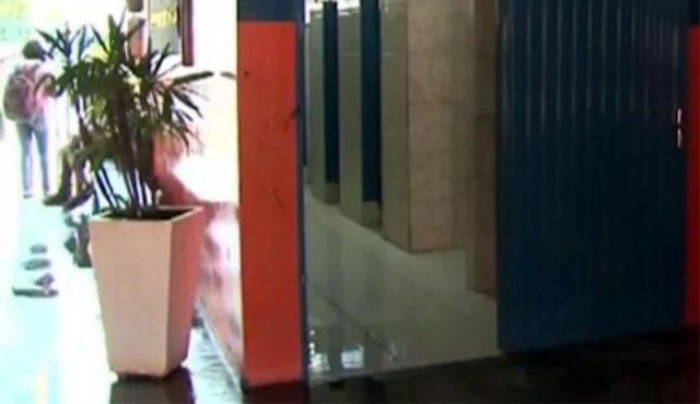O abuso aconteceu última segunda-feira (26). Familiares do menino relataram que ele ainda foi agredido antes de ser levado para o banheiro da escola (Foto: Reprodução)