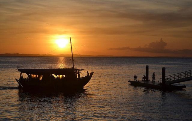Pôr-do-sol visto da Estação Hidroviária de Plataforma. Foto: Leitor G1/Jeferson Santos.