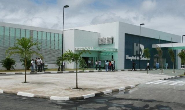 Vítima chegou a ser socorrida pelos policiais e encaminhada ao Hospital Subúrbio, Foto: Aswnilson Nunus.