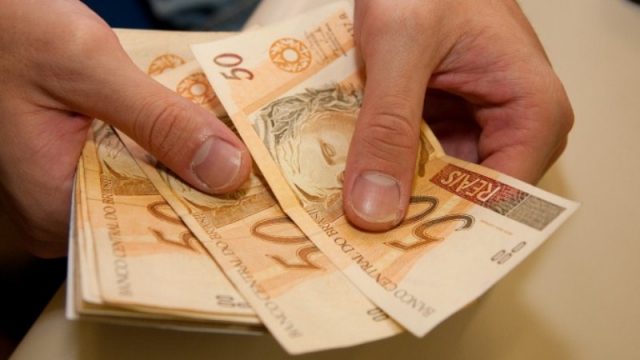 O Imposto de Renda e o desconto do INSS incidem sobre o 13º salário. Foto: aloprimavera.com.