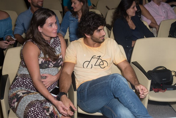 Deborah Seco e Hugo Moura prestigiaram evento de beleza. Foto: Renato Wrobel/Divulgação.
