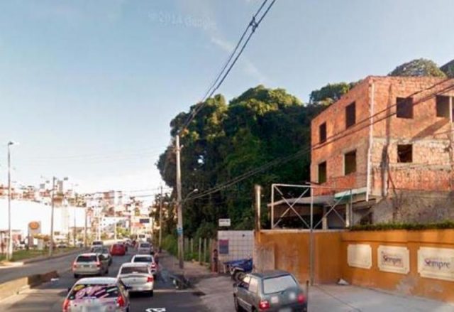 A.S.S.B estava na casa da avó quando por volta das 11h30, vários homens armados invadiram a residência e retiraram ela de dentro do imóvel. (Foto: Reprodução | Google Street View)