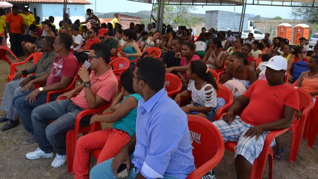 Abertura do encontro contou com a participação de representantes de associações, estudantes da Escola Agrário de Oliveira Melo e da Universidade Federal do Recôncavo da Bahia. Foto: Divulgação