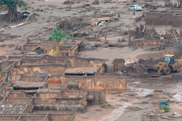 Área afetada pelo rompimento de barragem no distrito de Bento Rodrigues, zona rural de Mariana. Foto: Antonio Cruz/Agência Brasil