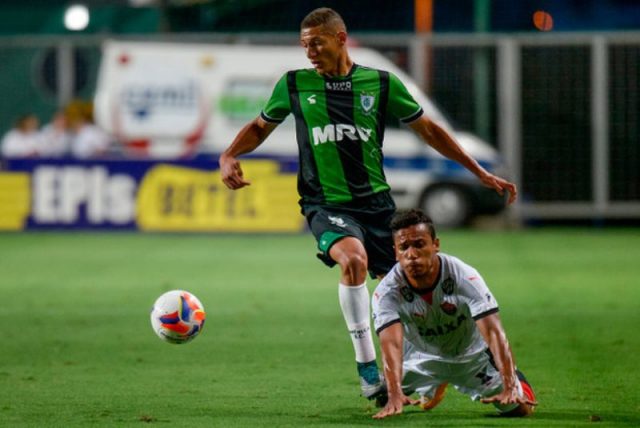 Apesar da derrota, Leão continua em 3º na tabela da Série B (Foto: Reprodução / Estadão Conteúdo)