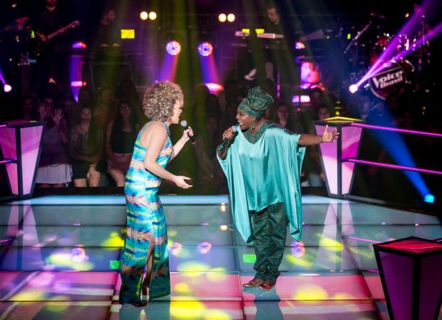 Carlinhos Brown escolheu Paula Sanffer como a grande vencedora do duelo e Júlia Rocha deixou o reality show (Foto: Reprodução / GShow)