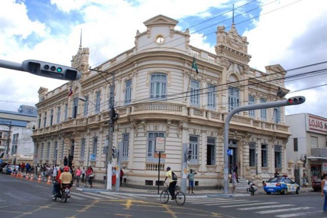 Prédio da Prefeitura feirense. Foto: feiradesantana.ba.gov.br.