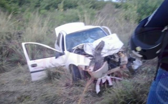 Segundo informações o guarda teria perdido o controle e atingido frontalmente a caminhonete baú (Foto: Reprodução)