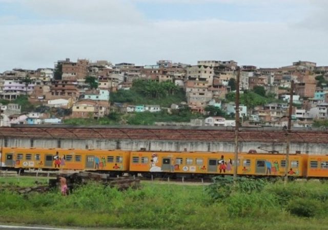 Acidente aconteceu região da Baixa do Fiscal, próximo à Estação da Calçada. (Foto: Reprodução / Bahia No Ar)