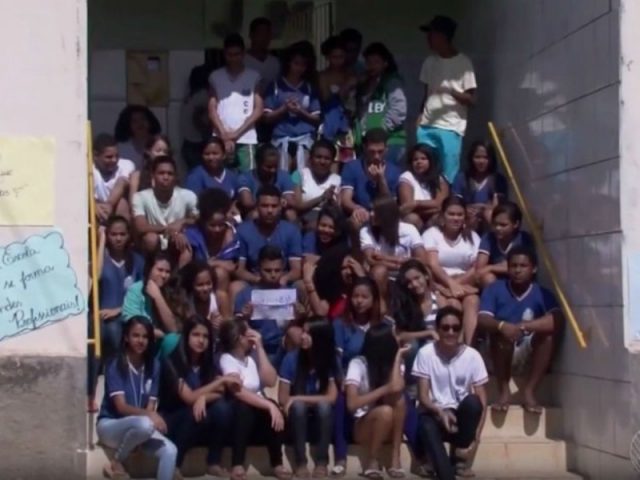 Jovens também afirmam que está faltando vigilante na unidade de ensino. Foto: Reprodução/TV Bahia.