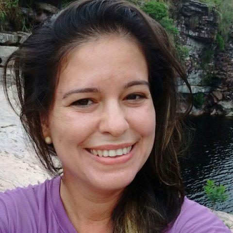 A professora Ienata Pedreira Rios foi encontrada morta dentro de casa (Foto: Reprodução / Facebook)