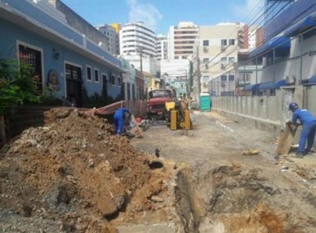 Sucom embarga obra da Embasa no Rio Vermelho (Foto: Divulgação / Ascom Sucom)