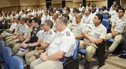 Policiais participam de aula inaugural. Foto: Assessoria/PM.