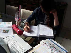 A filha mais velha foi a única que chegou a frequentar uma escola formal. Após concluir o sexto ano do ensino fundamental, ela deixou a escola e nunca mais colocou os pés em uma sala de aula. (Foto: Arquivo Pessoal)