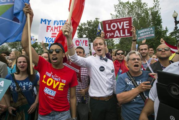 Ativistas dos direitos de homossexuais se concentraram junto ao edifício da Suprema Corte norte-americana para comemorar a decisão que autoriza casamento gay em todo país. Foto: Jim Lo Scalzo