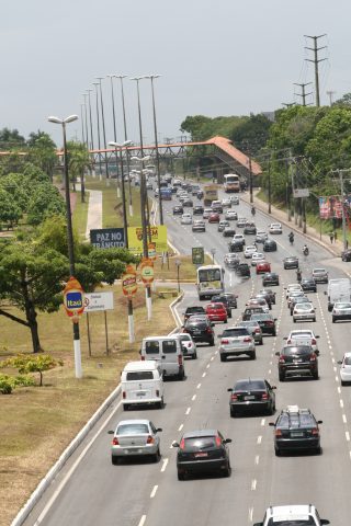 Trânsito Na foto: Avenida Paralela Autora: Carol Garcia / AGECOM