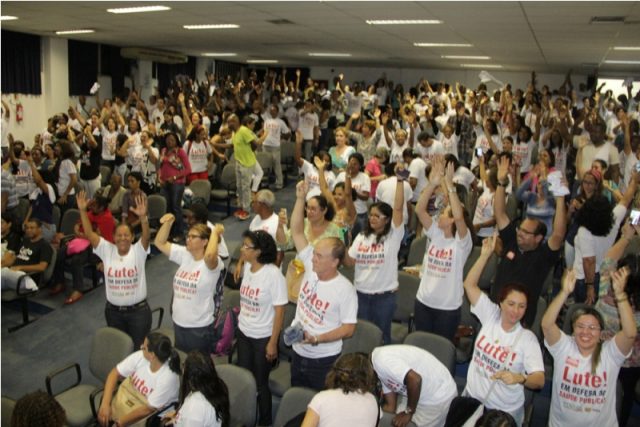 Decisão tomada em assembleia geral na segunda-feira (13). Fotos: Carlos Américo Barros