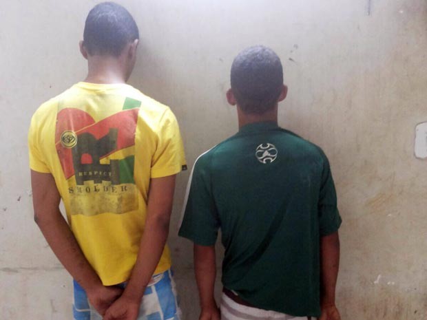 Adolescentes foram flagrados com uma quantidade de crack durante uma abordagem feita pela Polícia Militar. Foto: Giro de Notícias