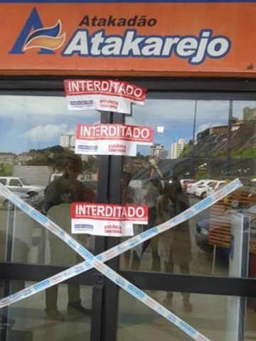 Consumidores denunciaram as irregularidades do local. Foto: Divulgação/Vigilância Sanitária.