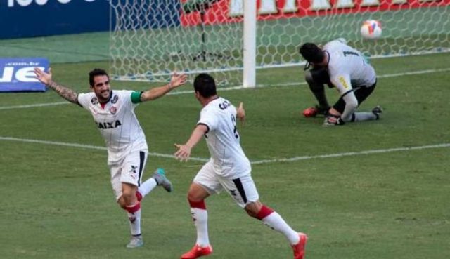 Marcando gol contra o Ceará, Escudero voltou a ser o maestro do Leão, como em 2013. Foto: LC Moreira/Estadão Conteúdo.