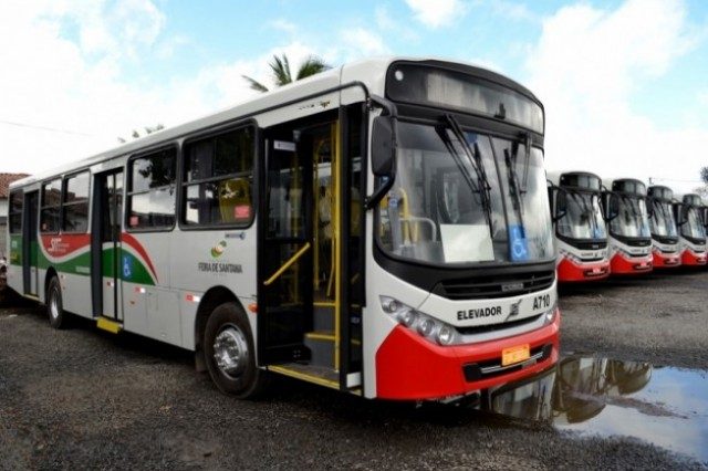 Empresários recolheram os ônibus alegando dificuldades financeiras.