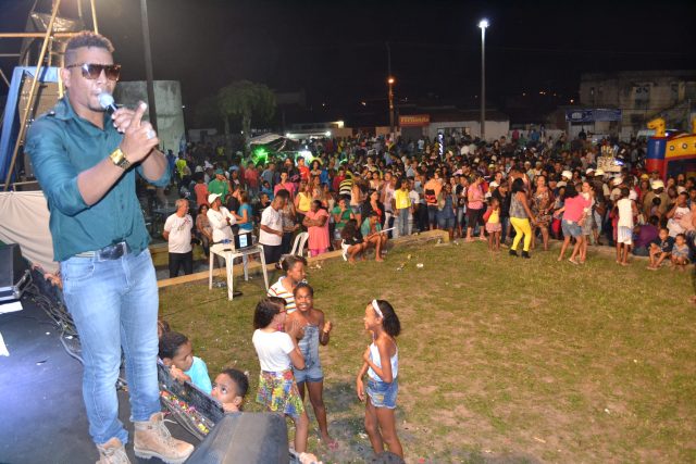 Grupo Acelerou foi uma das atrações da noite em comemoração ao 30º aniversário do Feira X. Foto: Olá Bahia