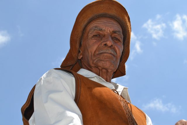 Seu Valdemar Ferreira tem 83 anos e desde os sete exerce a função de vaqueiro. Foto: Olá Bahia