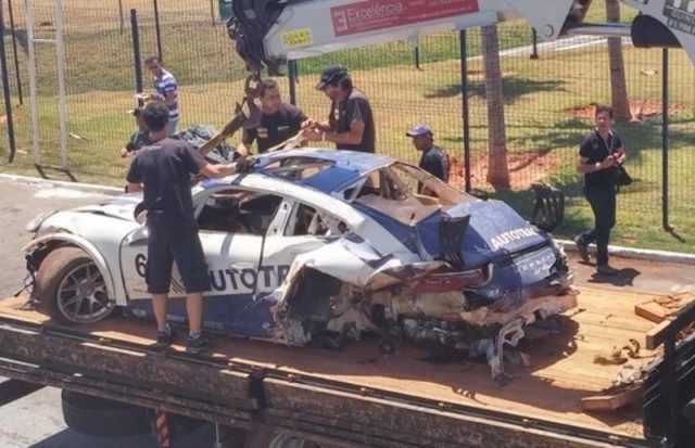 Carro de Pedro Piquet ficou destruído após acidente (Foto: Divulgação/Autódromo de Goiânia)