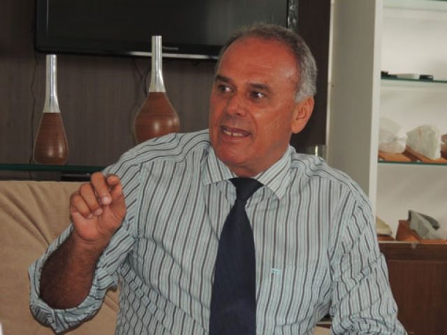 Prefeito Aguiberto Dias reduz em 10% o próprio salário. Foto: Reprodução/Brumado Notícias