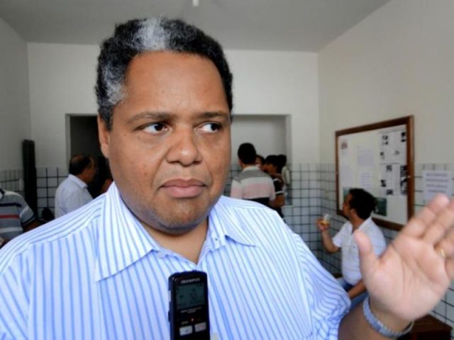  Antônio Brito lidera a pesquisa espontânea para prefeito, com 32,75%. Já na estimulada, ele aparece com 45,50%. (Foto: Reprodução)