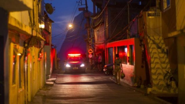 Sensação de segurança do brasileiro ao sair de casa à noite é muito mais baixa do que em outros países. Foto: Reprodução/BBC Brasil