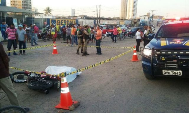 Jucival Silva conduzia uma motocicleta quando foi surpreendido pelos dois criminosos. Foto: Aldo Matos.